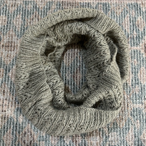 BP  · CHUNKY SWEATER KNIT INFINITY SCARF - Picture 2 of 5